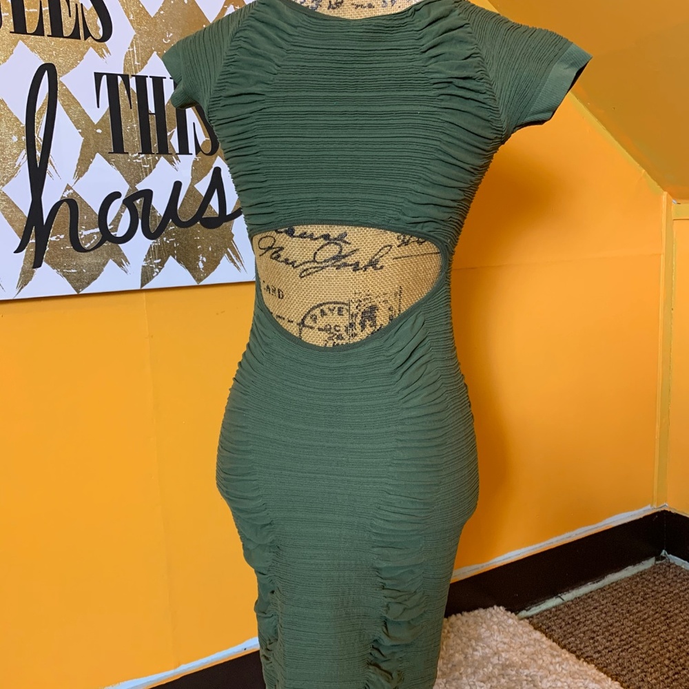 Dress - Picture 2 of 2